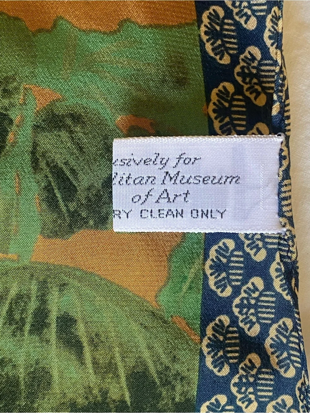 The metropolitan Museumyy of Art Ailk Floral Silk  Vintage scarf